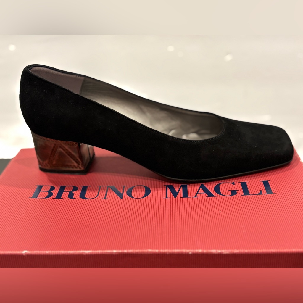 Vintage ‘99 Jewelry Heel Bruno Magli Duchamps Black Suede Pumps Size 8.5